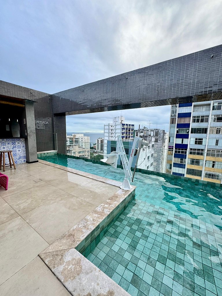 UNU Porto da Barra: piscina, academia, praia +