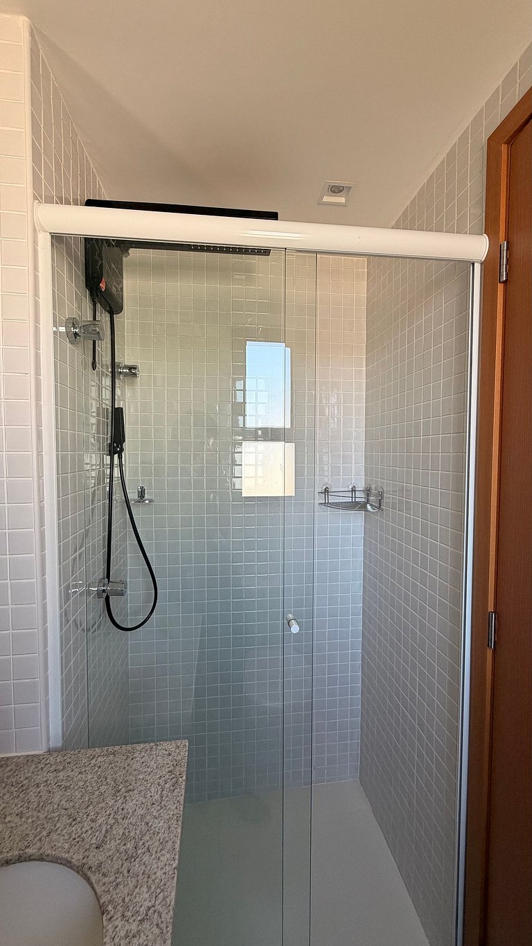 UNU 921 C. Convenções: Piscina, academia e +